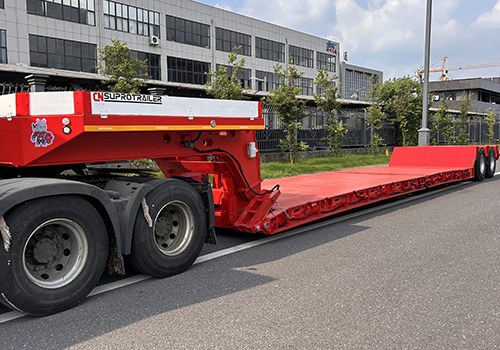 Remolque de cama baja con cuello desmontable