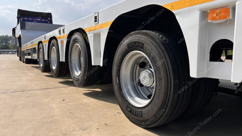 Self-steering Multi axles lowbed trailer