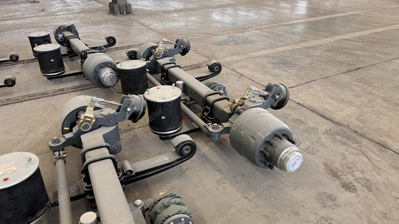Self-steering Multi axles lowbed trailer