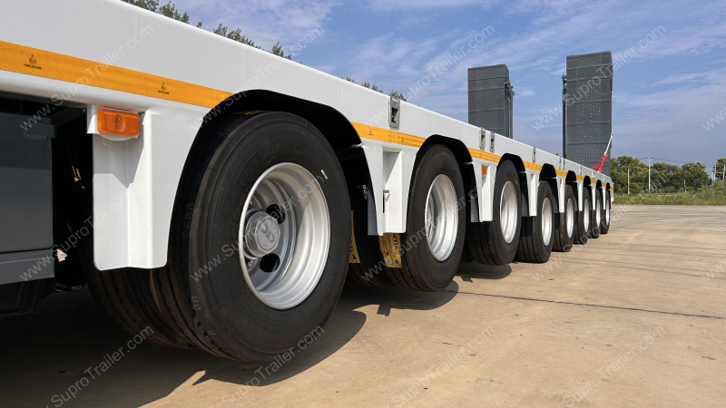 Self-steering Multi axles lowbed trailer